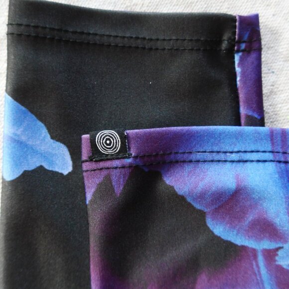 Onzie Womens XS midnight anemone leggings - Picture 2 of 12